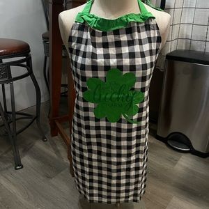 NWT St Patrick's Day Buffalo Black & White Plaid Apron
